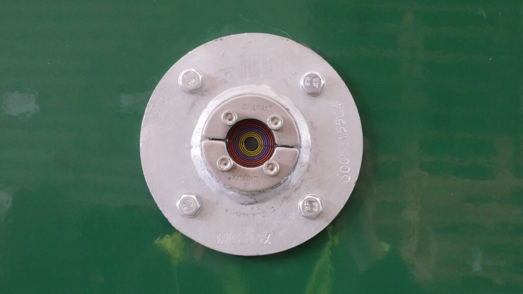 WallMax round frame front angle