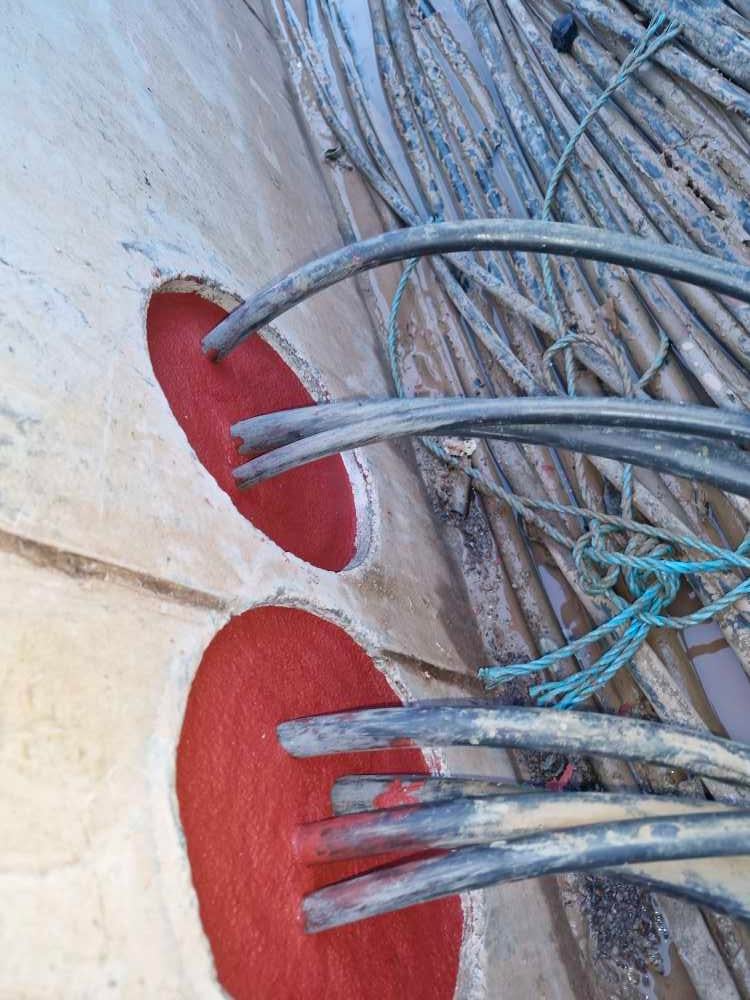 Ducts below the water table sealing ducts