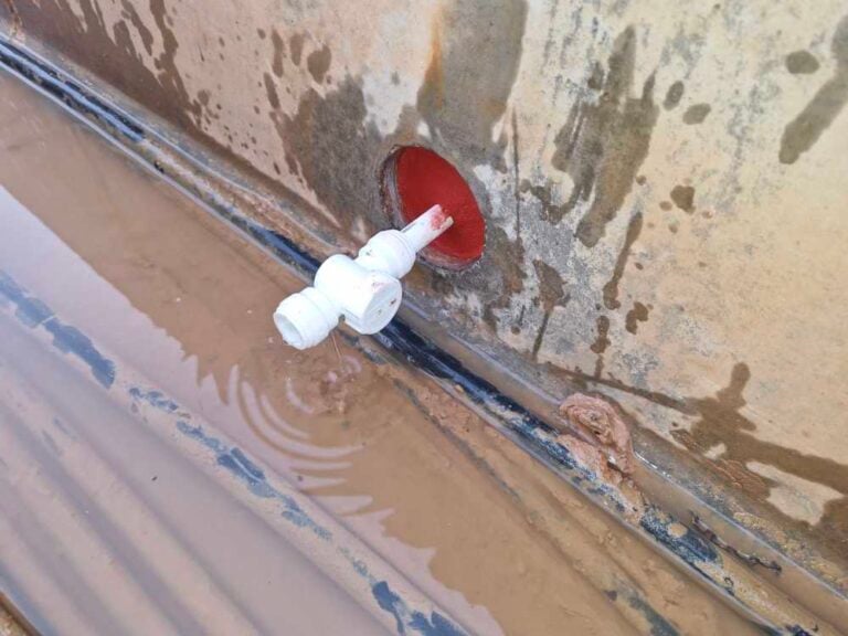 Sealing ducts below the water table